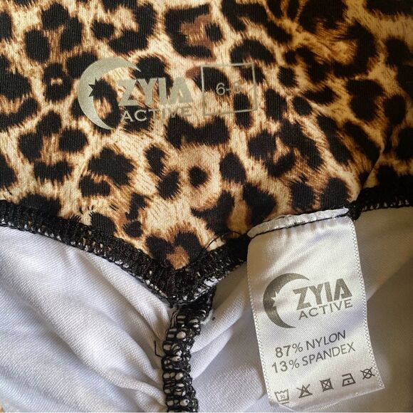 Zyia Brilliant Leopard Scrunchy butt Leggings - Picture 5 of 16